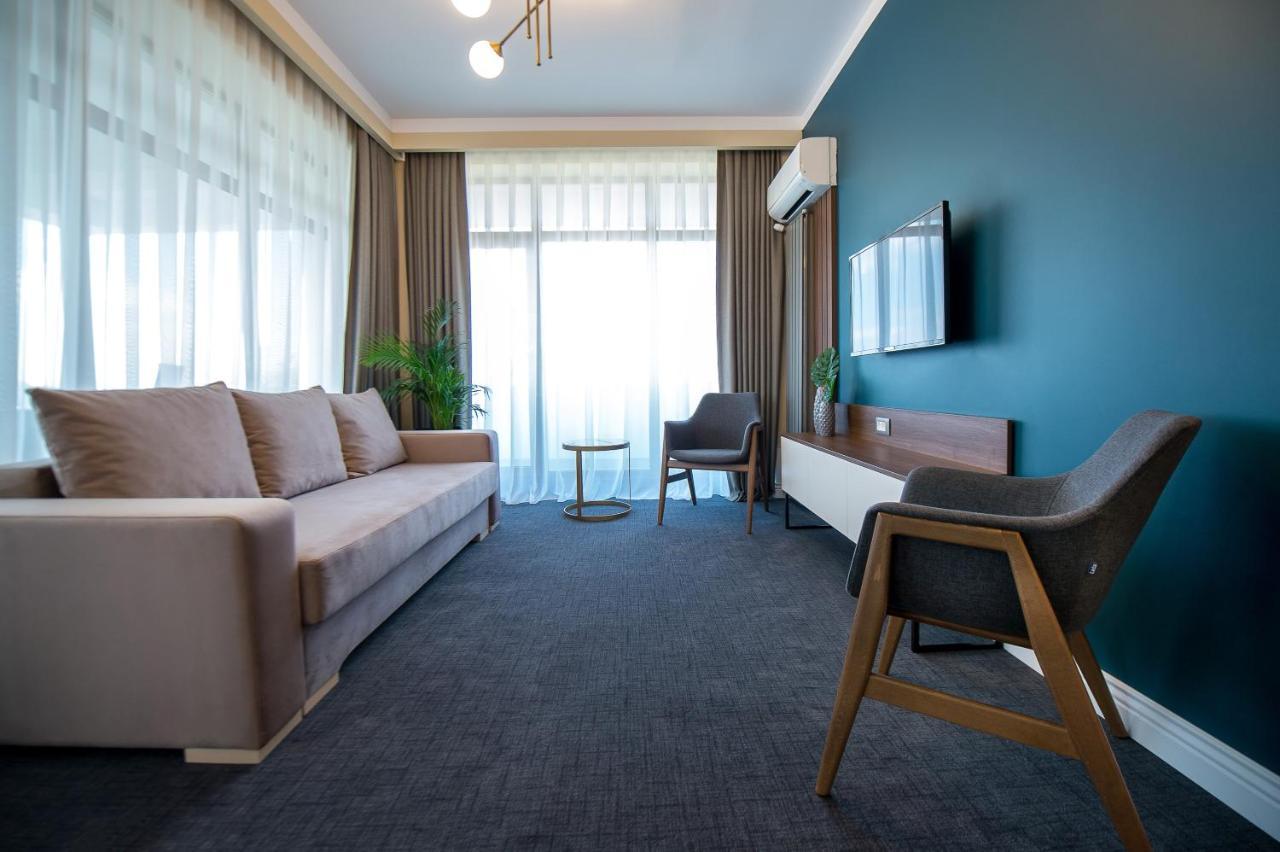 Hotel Oxford Mamaia Buitenkant foto