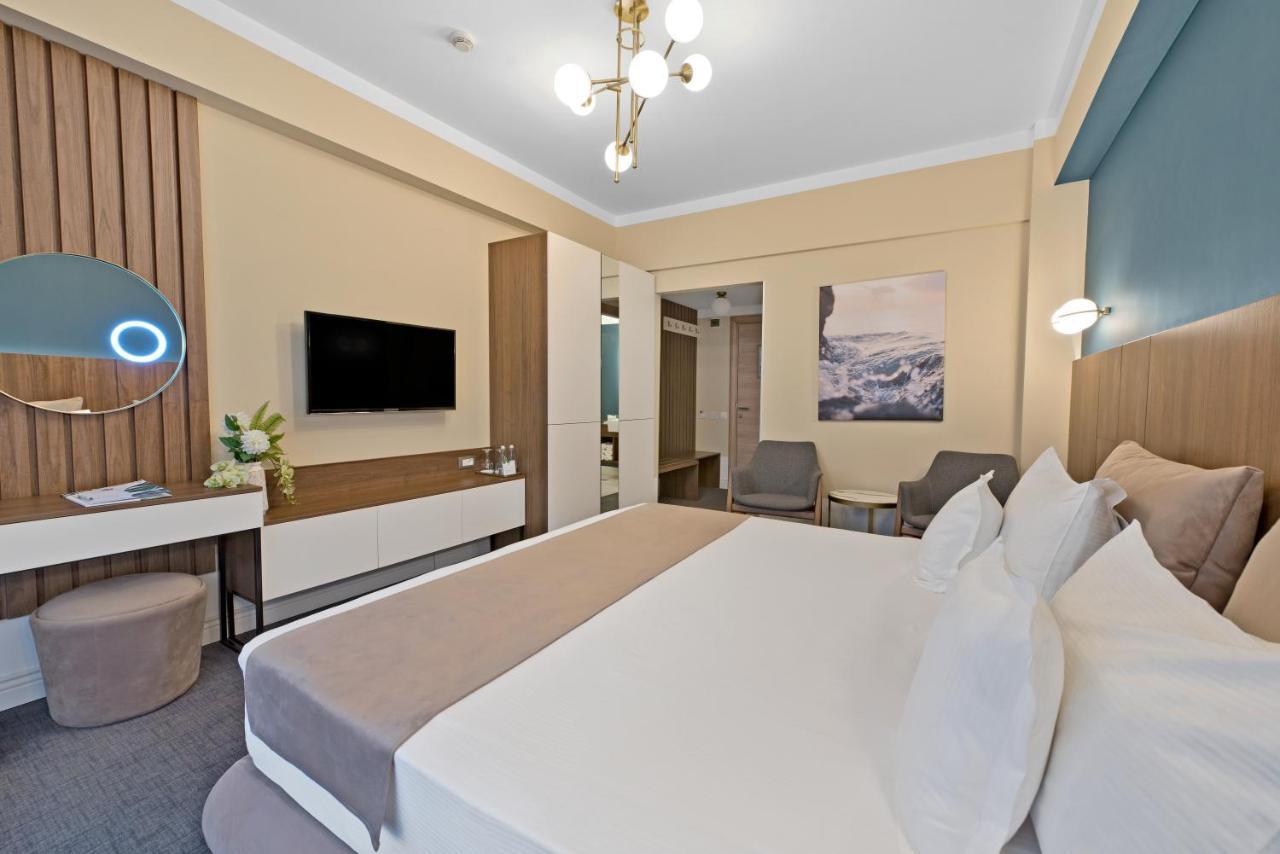 Hotel Oxford Mamaia Buitenkant foto