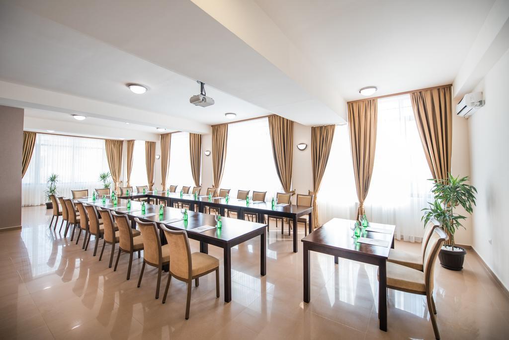 Hotel Oxford Mamaia Buitenkant foto