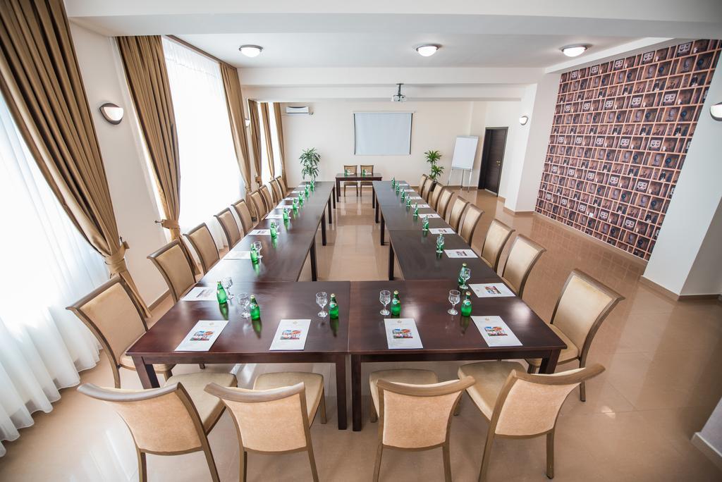 Hotel Oxford Mamaia Buitenkant foto
