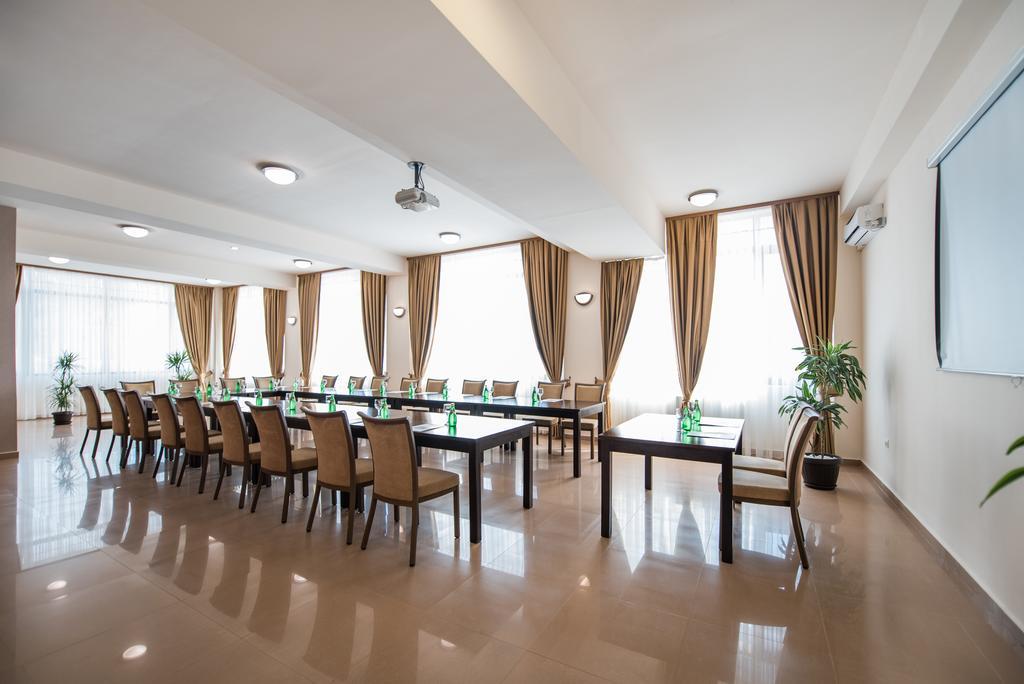 Hotel Oxford Mamaia Buitenkant foto