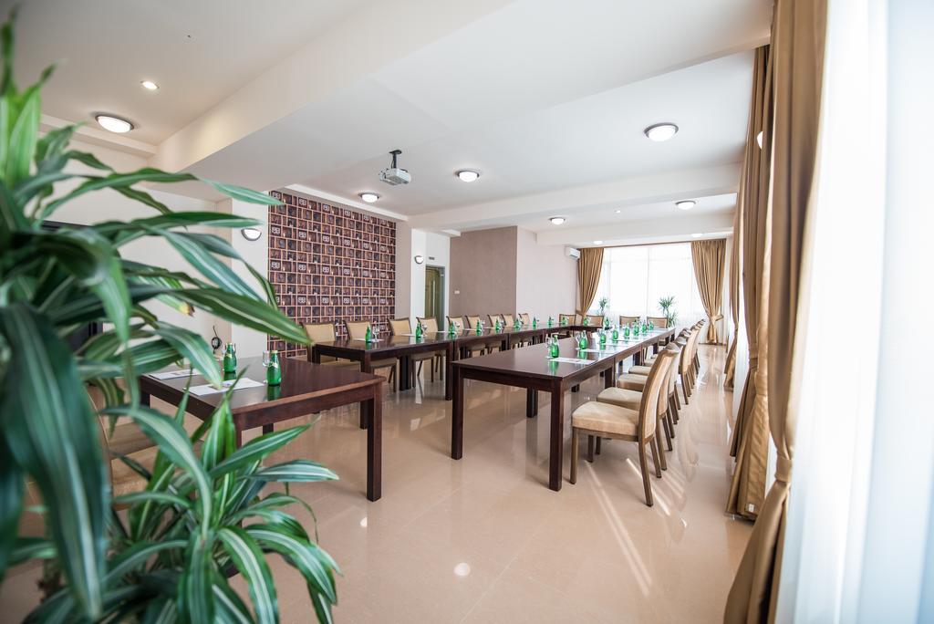 Hotel Oxford Mamaia Buitenkant foto